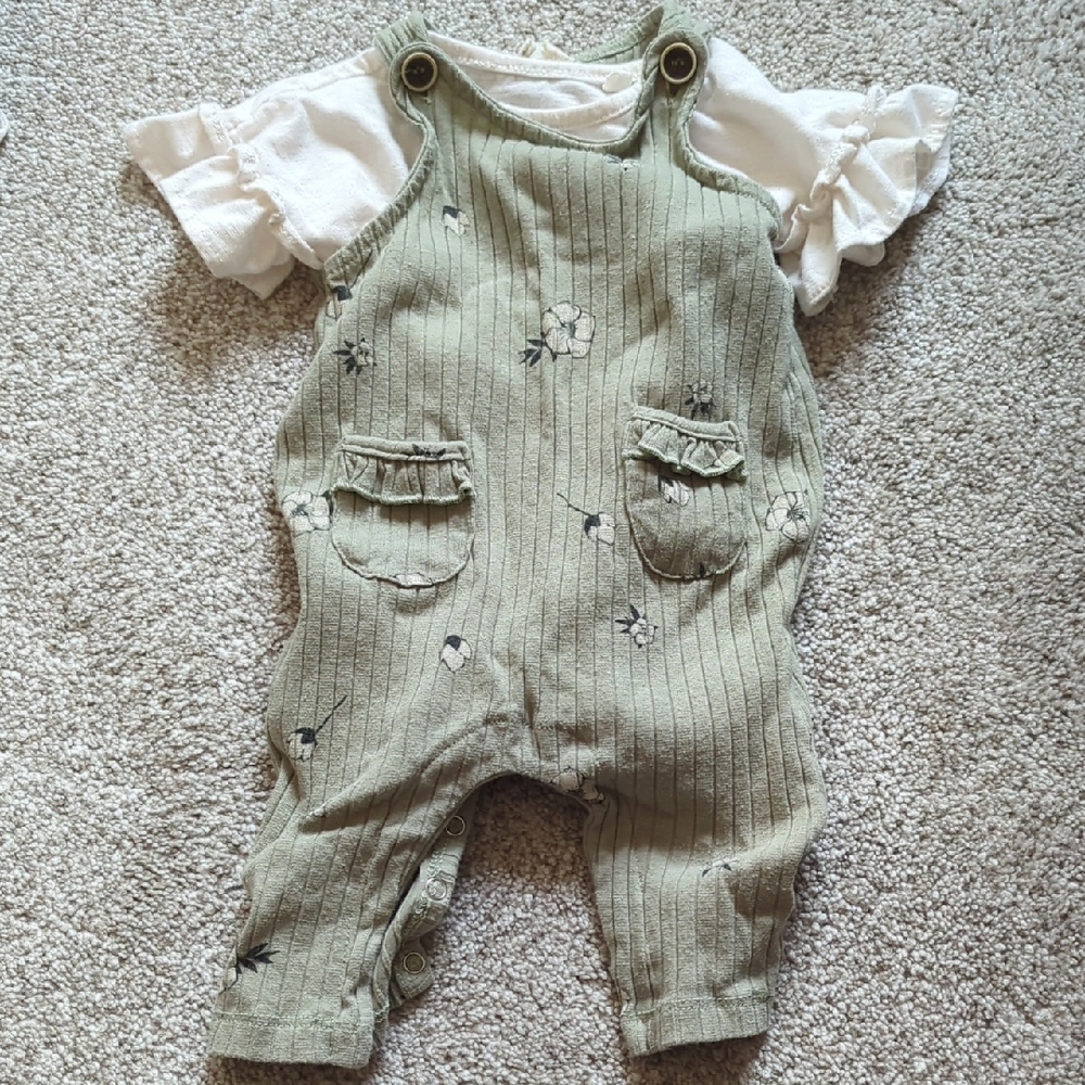 Jessica Simpson Green Floral Overalls Set